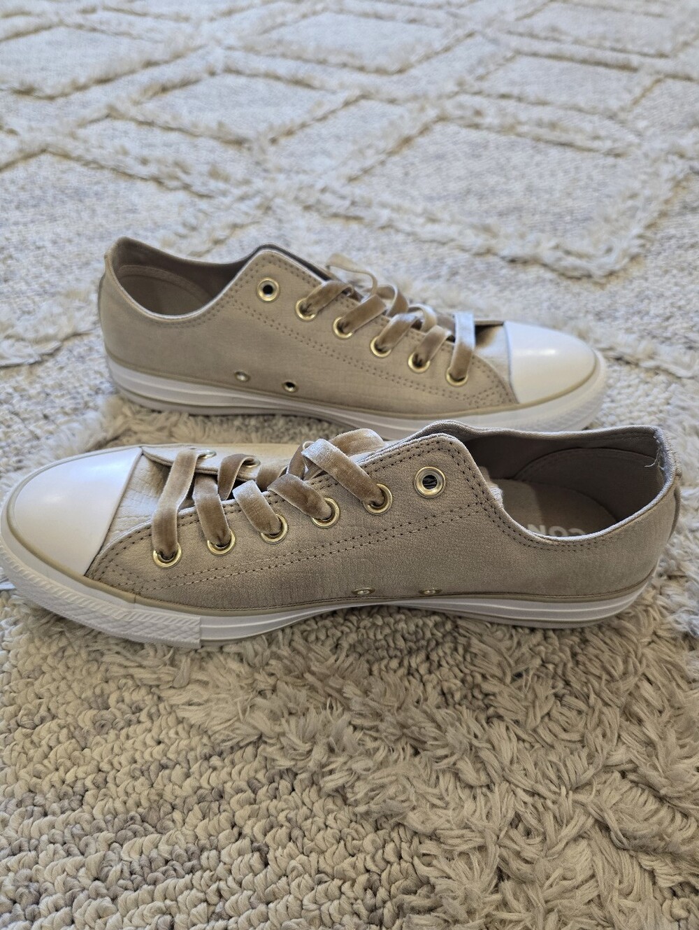 Converse Womens Chuck Taylor All Star Velvet Laces Low Top Sneaker Papyrus Sz 9 - Picture 3 of 9